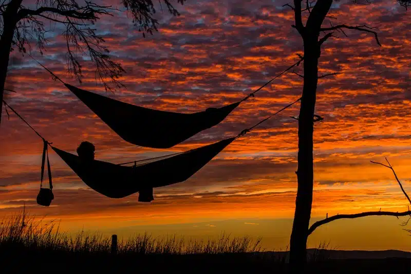 Expérience nocturne tout ce que vous devez savoir pour dormir à la belle étoile